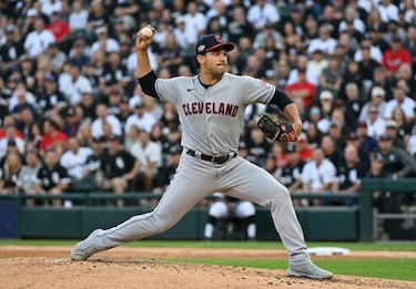Daniel Espino lanza otra entrada perfecta y Cleveland toma ventaja en la serie