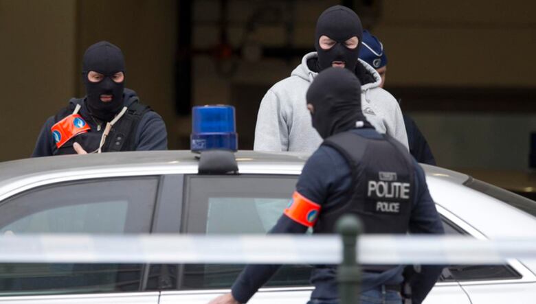 Arrestan a seis personas durante redadas en Bruselas