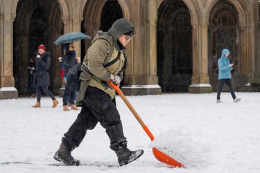 Nieve y gélidas temperaturas persisten en gran parte de Estados Unidos