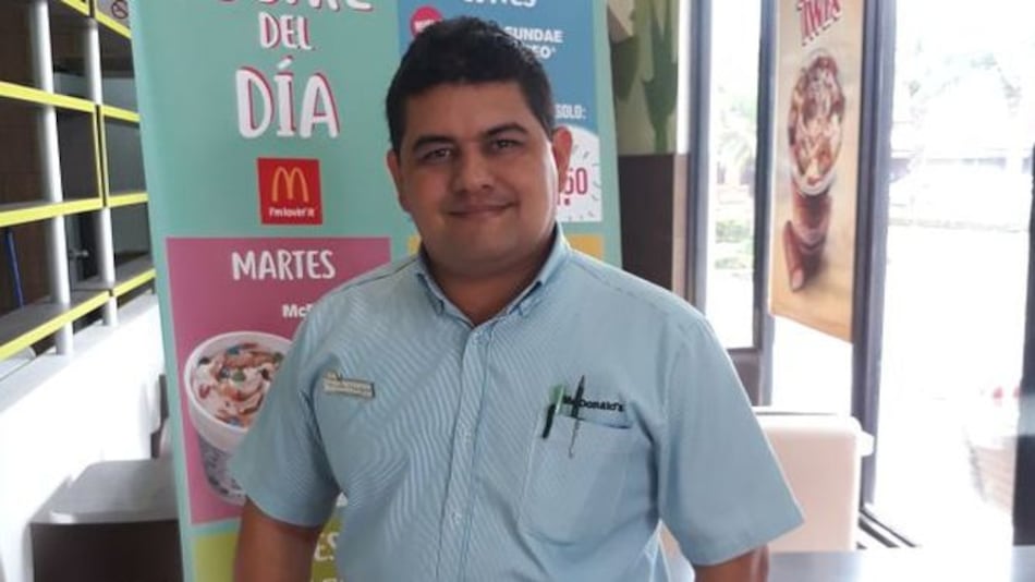 Herrerano recibe máxima distinción por parte de restaurante de comida rápida