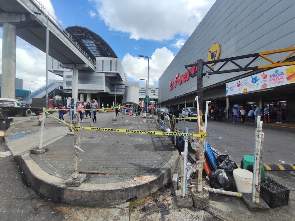 Desalojan a más de 30 buhoneros en predios de la estación del Metro de San Miguelito