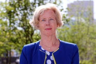 ‘Todo el mundo’ debe tener acceso a la vacuna anticovid, dice la directora de la Agencia Europea de Medicamentos