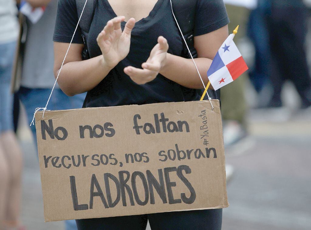 El robo que aprendimos a aplaudir