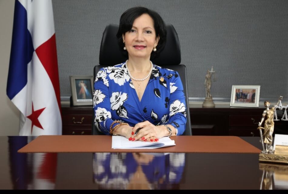 La magistrada Maribel Cornejo también suspendió sus vacaciones; está en la reunión del pleno de la Corte