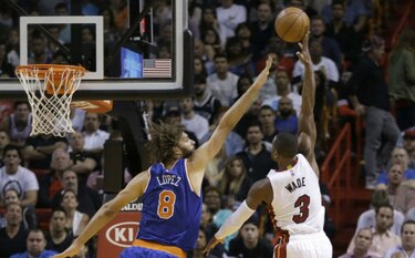 LeBron James iguala hito de Robertson en victoria de los Cavaliers