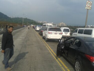 Accidente sobre el puente de Las Américas