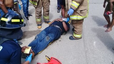 Un herido tras caída de losa de caserón en Colón