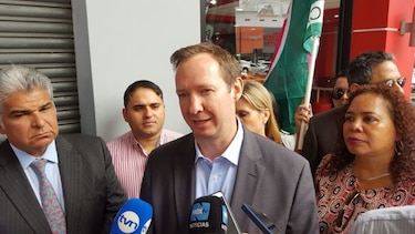 Niegan salida del país a Frank De Lima