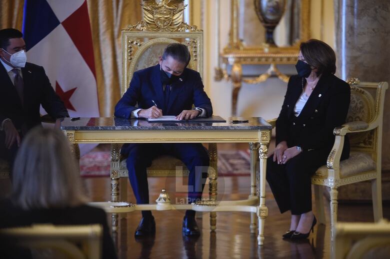 Dos nuevas magistradas de la Corte Suprema toman posesión de sus cargos