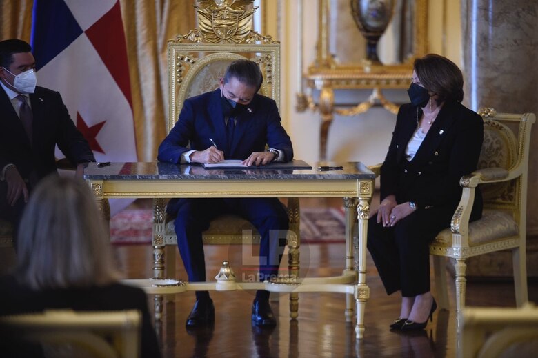 Dos nuevas magistradas de la Corte Suprema toman posesión de sus cargos