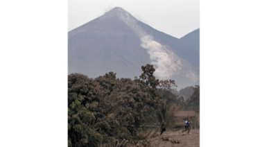 Guatemala en vilo, continúa actividad del Volcán de Fuego