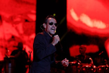 Marc Anthony llena de luz y ritmos de salsa el Navarra Arena