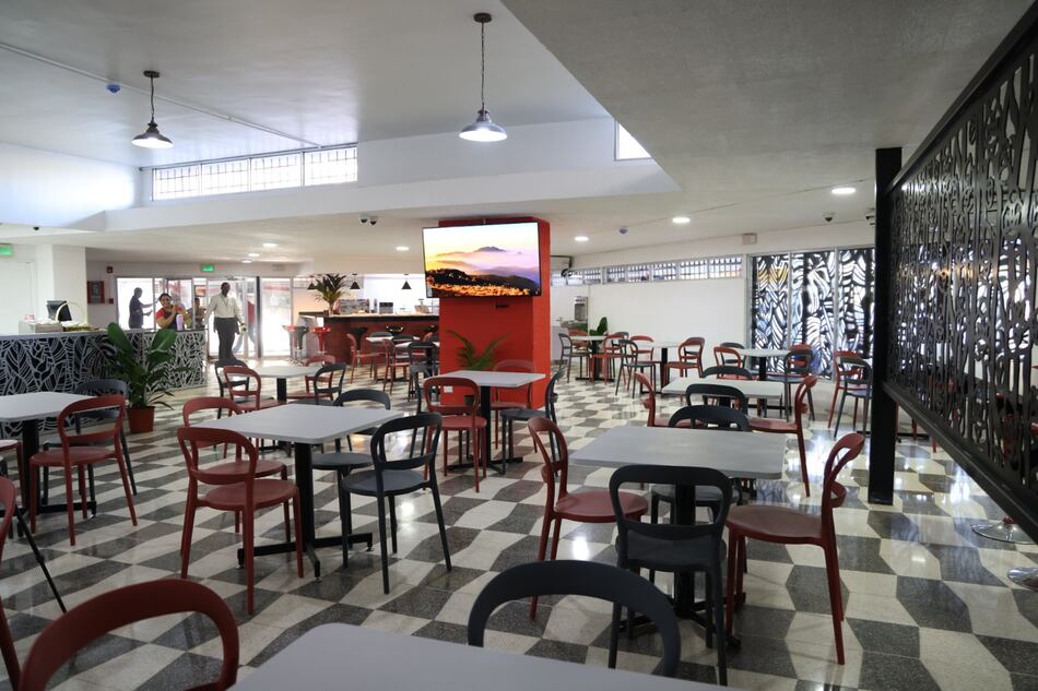 Universidad de Panamá reabre cafetería con menú subsidiado a 50 centésimos, tras tensiones con la Contraloría