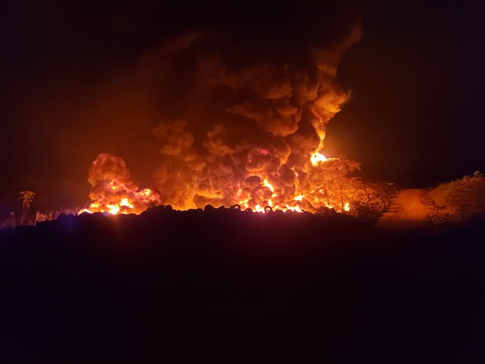 Bomberos batallan para controlar incendio en cerro Patacón