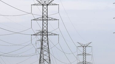 Menor muere electrocutado al intentar escalar torre eléctrica