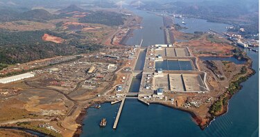 102 buques neopanamax reservan su espacio para pasar por el Canal