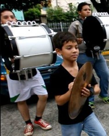 Estudiantes, listos para rendir honor a la patria