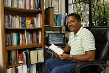 Carlos Wynter: 'Literatura panameña de siglo XX fue en defensa propia'
