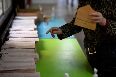Fuerte avance de la extrema derecha en elección regional en España