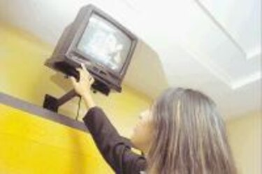 Piden investigar a agencias publicitarias