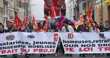 Huelgas en plantas nucleares y trenes en Francia