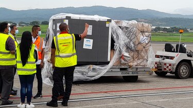 Llega a Panamá segundo lote de vacunas de AstraZeneca