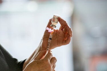 Unión Europea duplica demanda de dosis a Pfizer/BioNTech