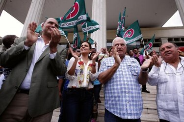 Simpatizantes de Carlos Tito Afú protestan en el Tribunal Electoral