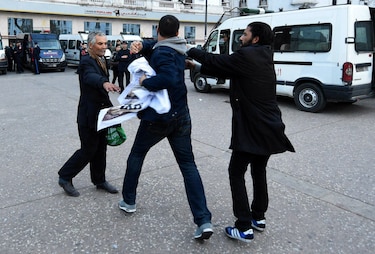 Caso Mossack Fonseca genera protestas en calles de Marruecos; policía rompe pancartas