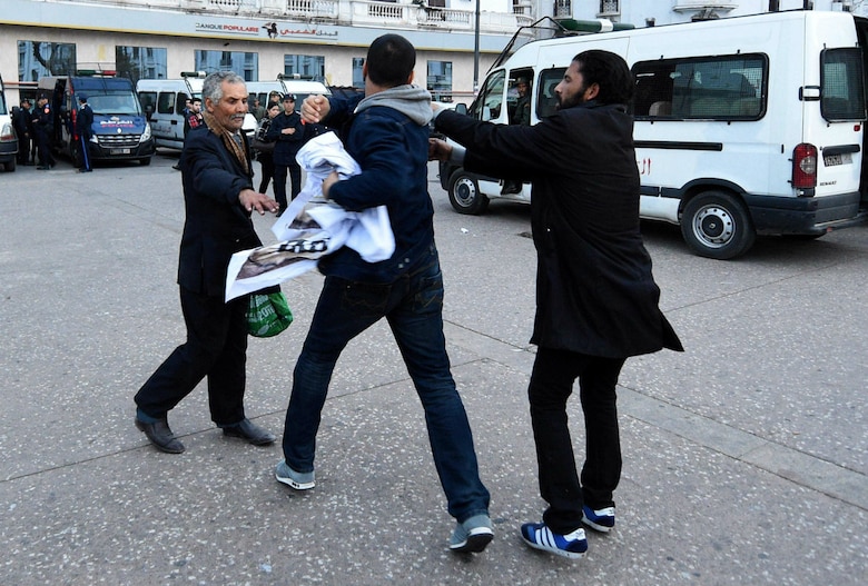 Caso Mossack Fonseca genera protestas en calles de Marruecos; policía rompe pancartas