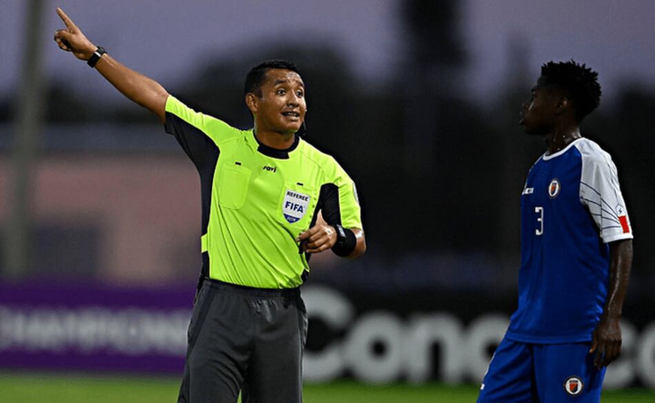 Designación de árbitro salvadoreño causa malestar en el interior de la Sele