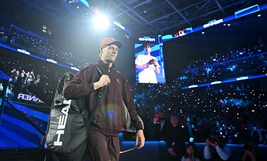 Sinner aparta a Alcaraz de la gesta en Turín