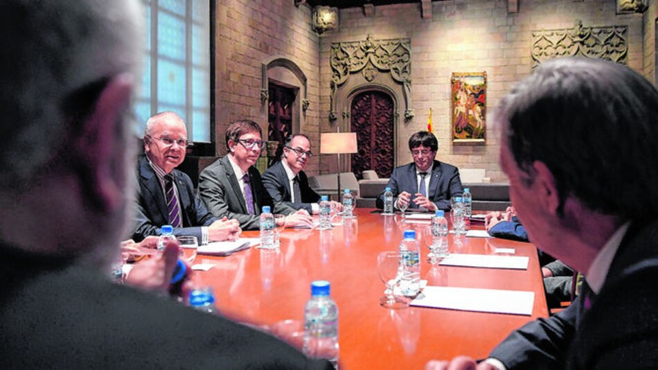 Parlamento catalán convoca pleno; España se disculpa