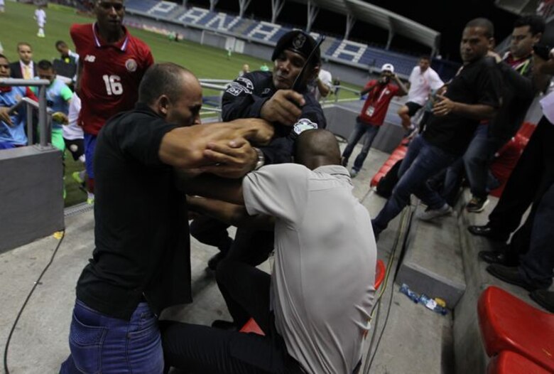 Empates en la cancha y puñetes en la grada, en eliminatoria Sub-23