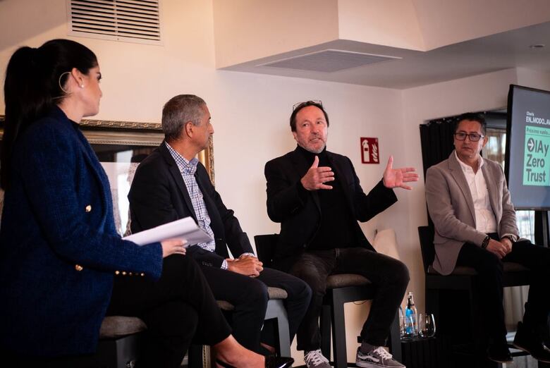 Expertos en ciberseguridad aérea destacan el papel de la IA en la protección de sectores críticos en un debate organizado por Sofistic en Panamá