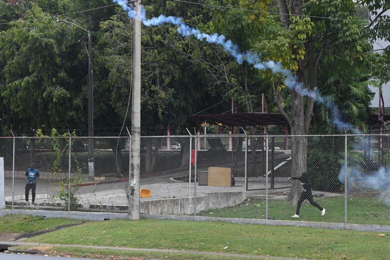 Rector de la Universidad de Panamá anuncia medidas tras agresión con martillo en protesta estudiantil