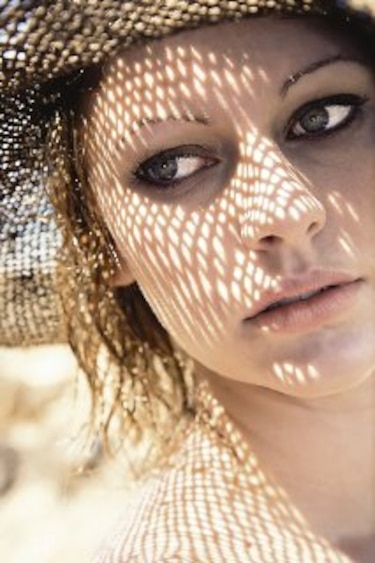 Piel dorada con manchas