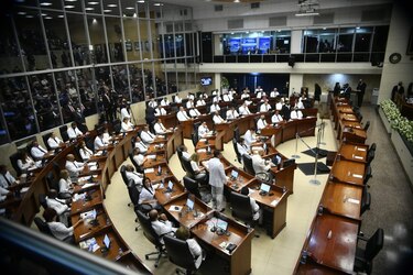 Diputados incrementan los viajes al extranjero