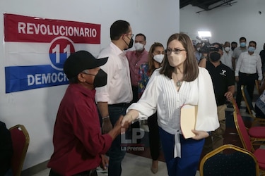 Exministra de Salud Rosario Turner buscará la presidencia del CEN del PRD
