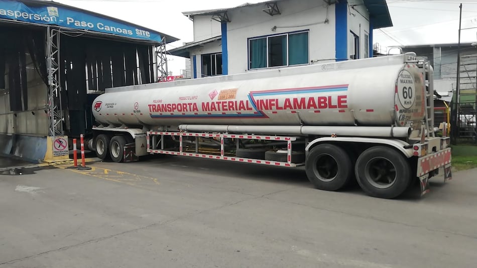 Unos 20 camiones cisternas con combustible llegan a David desde Costa Rica