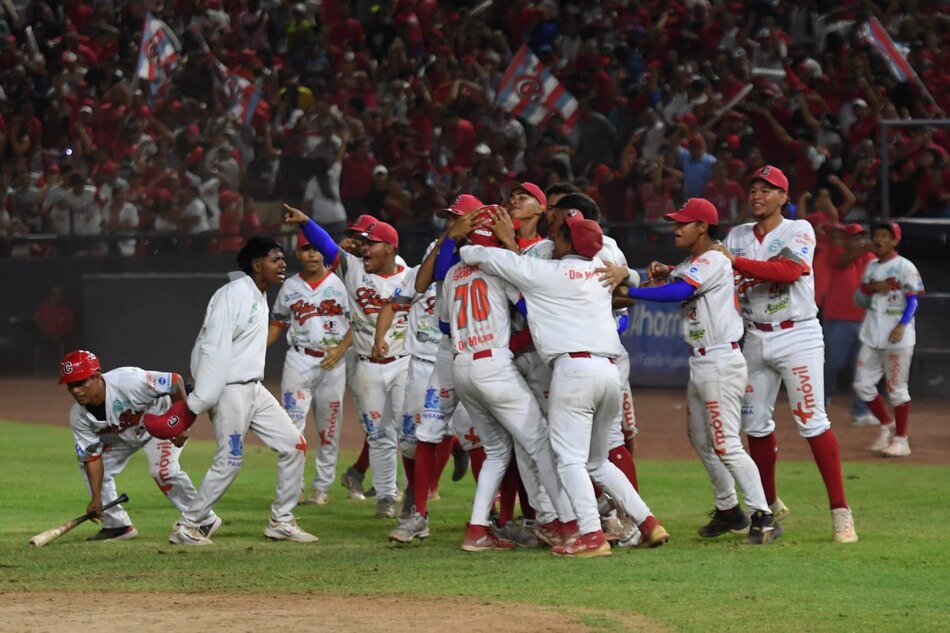 Histórica remontada: Coclé se corona en el béisbol juvenil