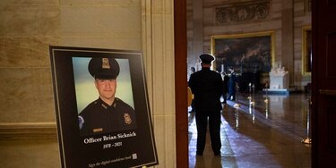 Policía muerto tras la toma del Capitolio sufrió un derrame cerebral, dice forense