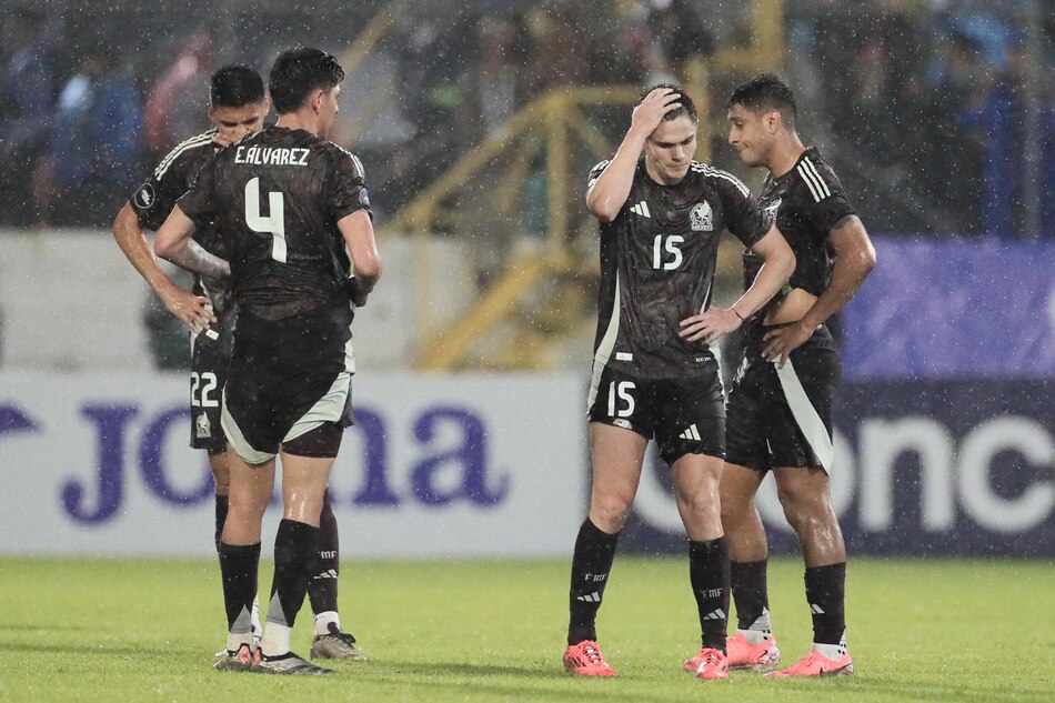 La Concacaf investigará la agresión al técnico mexicano Javier Aguirre; Honduras ganó 2-0
