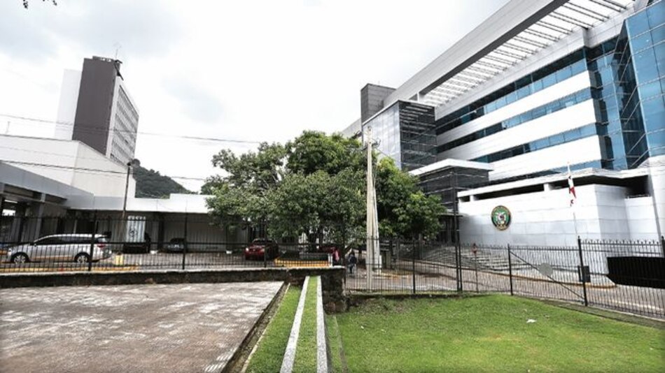 Asamblea Nacional frena licitación de su puente peatonal