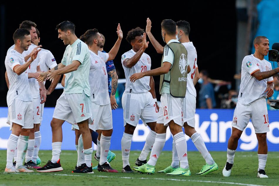 España golea 5-0 a Eslovaquia y se mete en octavos de final de la Eurocopa