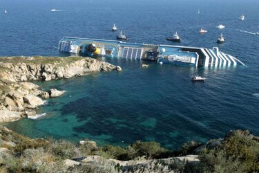 Hallan restos de víctima de naufragio de Concordia