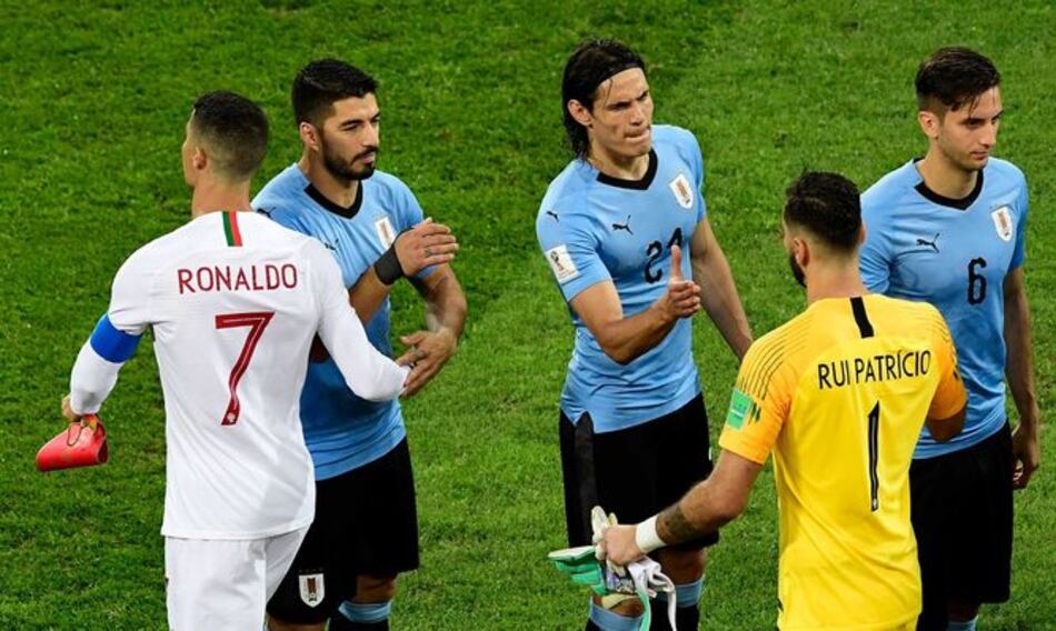 Suárez, preocupado por la falta de tiempo para recuperar a Cavani