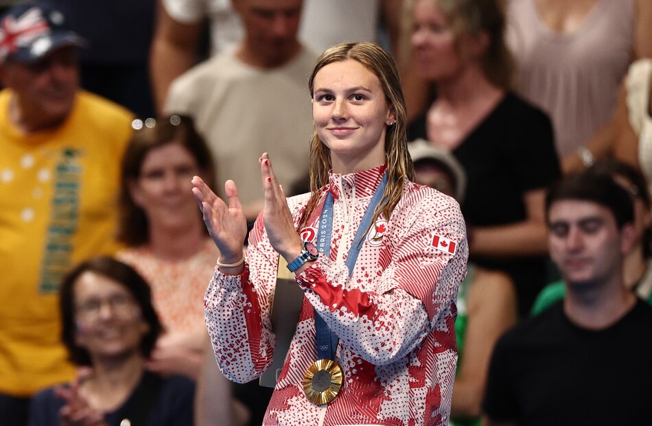 Con 17 años de edad, la canadiense Summer McIntosh rompe récord olímpico en los 200 metros mariposa