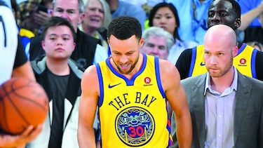 Warriors vencen y Celtics clasifican