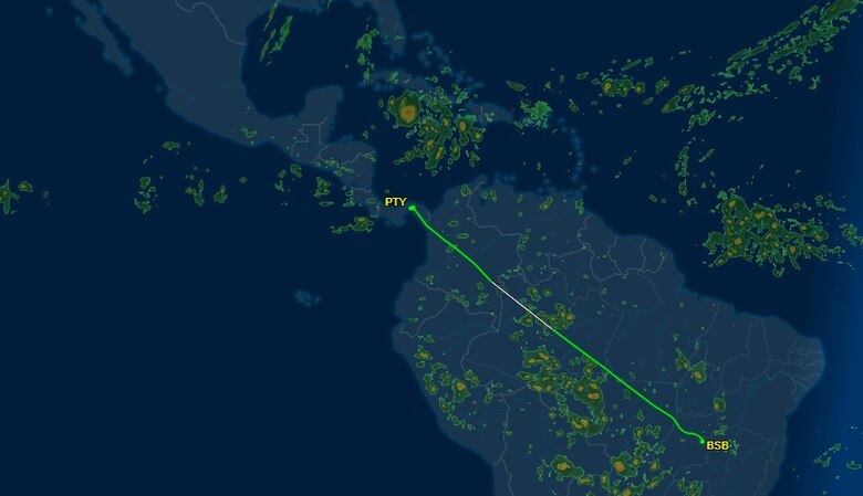 Detienen a pasajero que intentaba abrir la puerta de un avión de Copa en la fase de aterrizaje